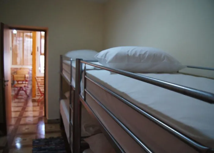 Hostel Metropol 23 *