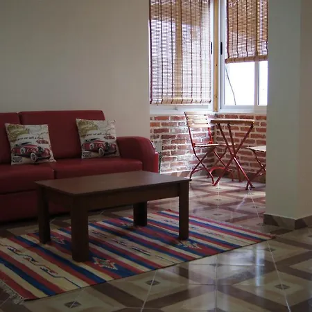 Metropol 23 Albergue Tirana