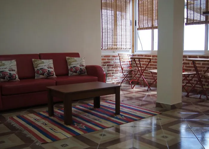 Metropol 23 旅馆 地拉那