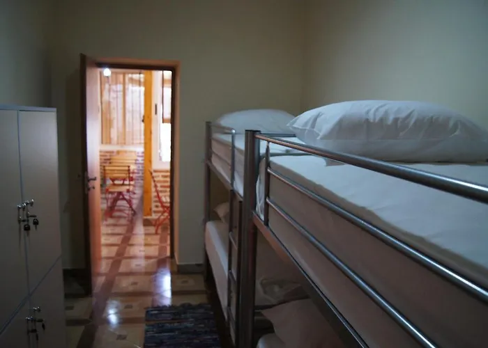 Metropol 23 * 地拉那