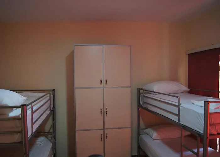 Metropol 23 * 地拉那